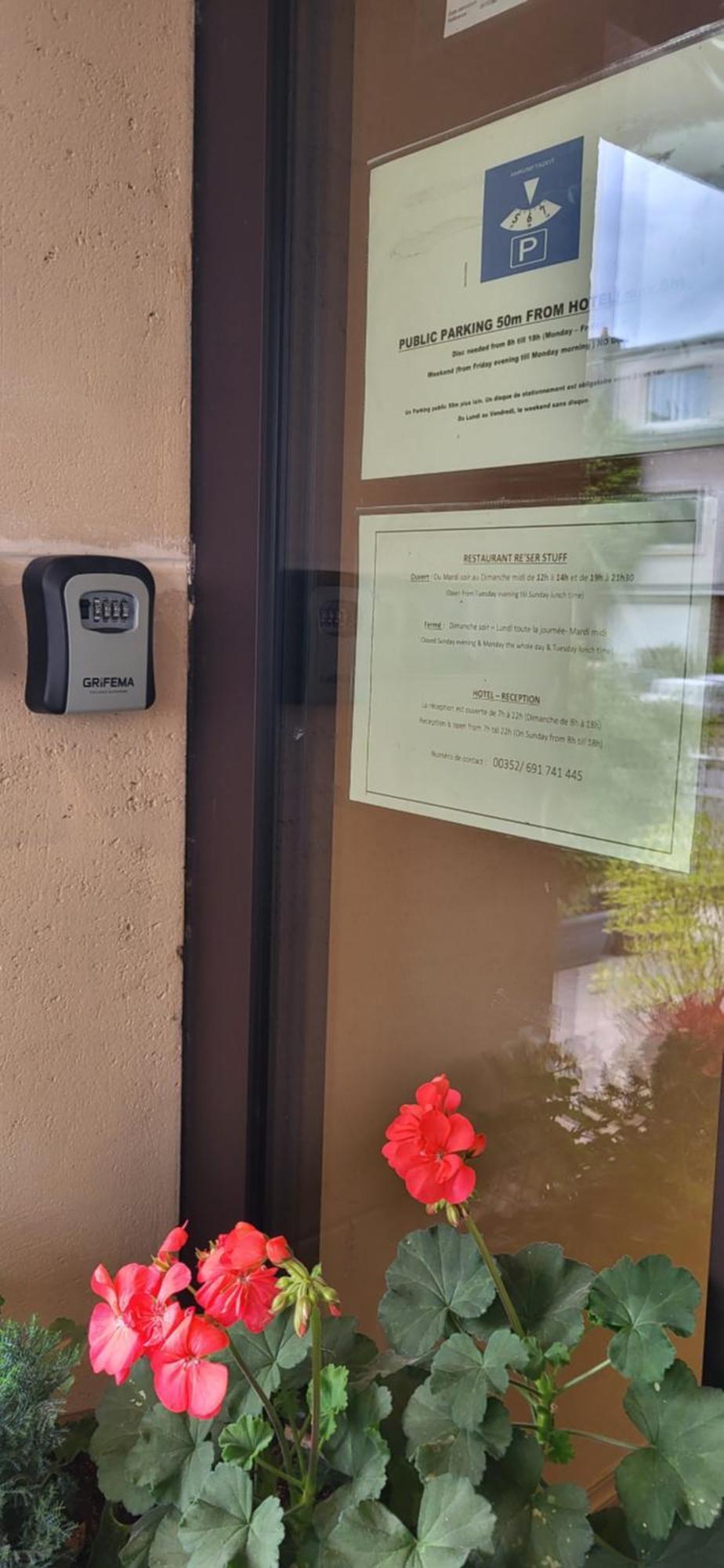 Hotel Re'Ser Stuff Roeser Exterior foto